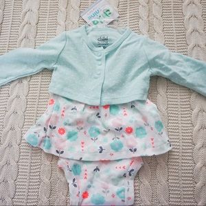 Never worn newborn baby girl outfit 💕
